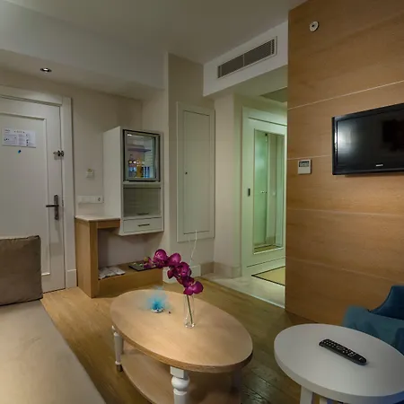 Trendy Verbena Resort Side